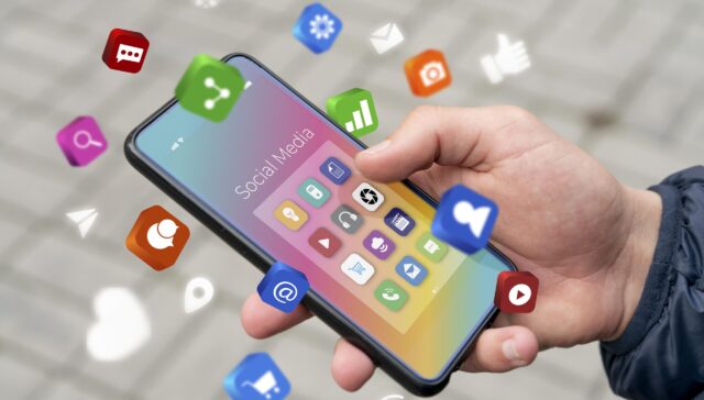 concept de marketing des medias sociaux pour le marketing avec des applications scaled